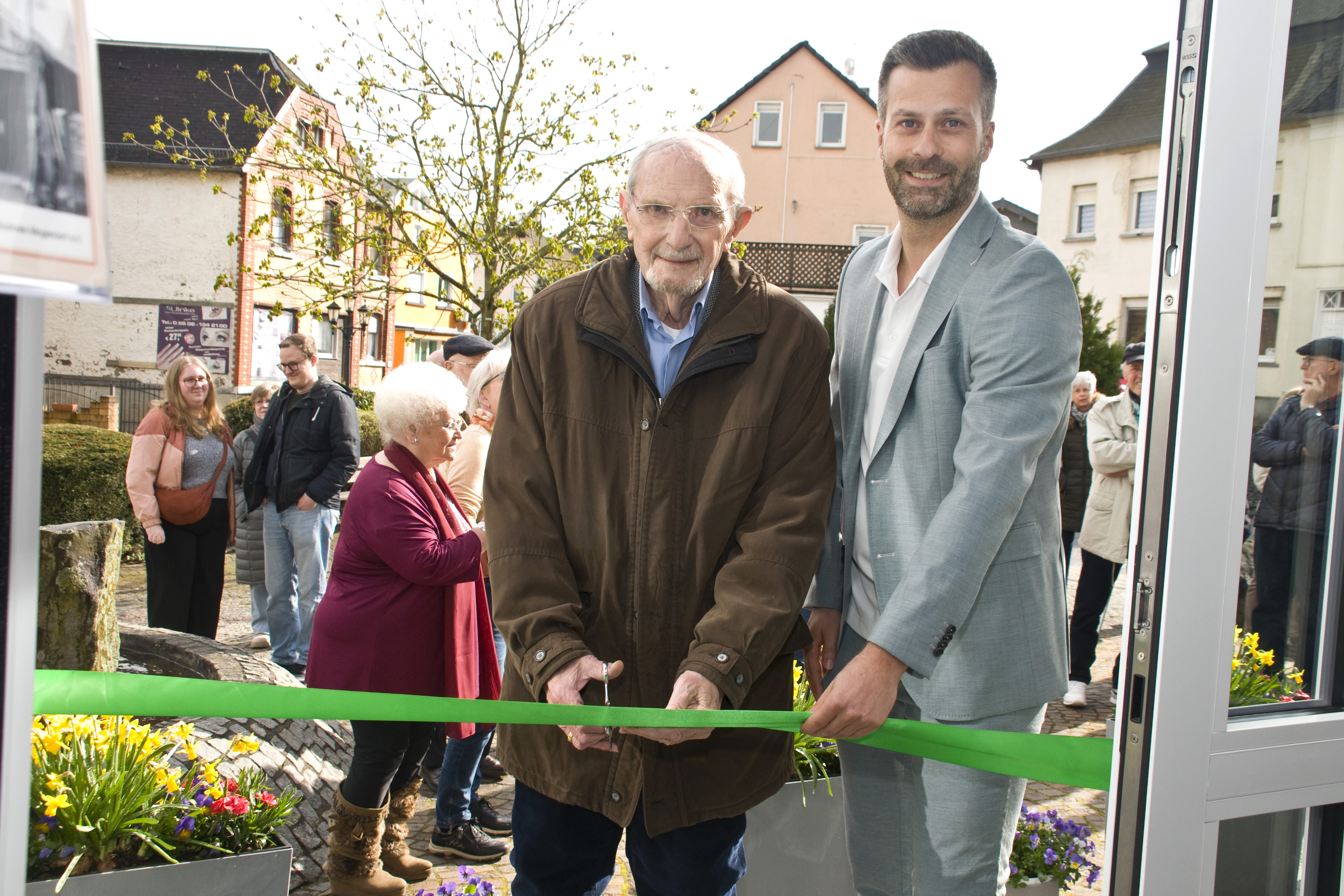 Eröffnung der Monroffer Stuff durch den 1. Vorsitzenden Carl-Heinz Cäsar und Ortsbürgermeister Manuel Hemmerlind